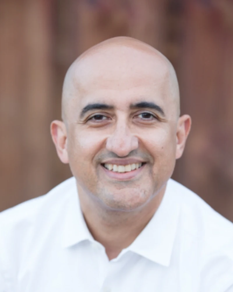 Portrait of Dr. Ali Khazaeizadeh